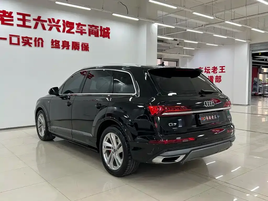 Audi Q7 — фото 5