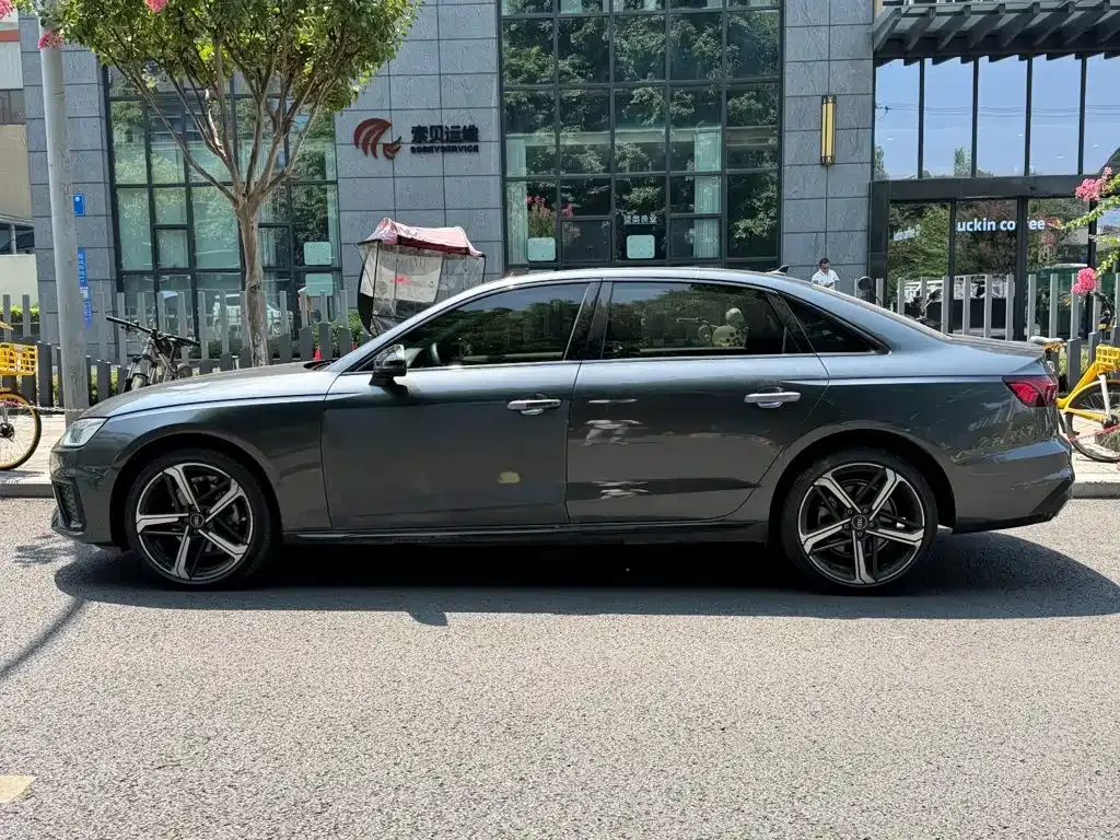 Audi A4L — фото 10