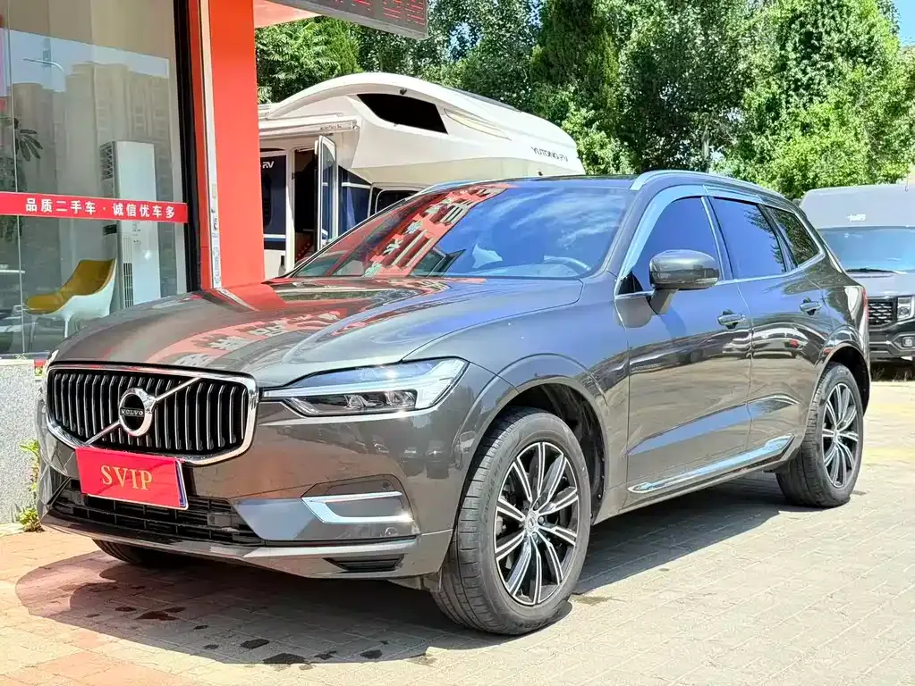 Volvo XC60 — фото 1