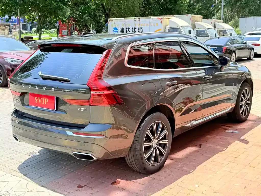 Volvo XC60 — фото 10