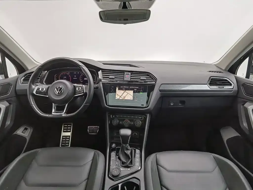 Volkswagen Tiguan L — фото 4