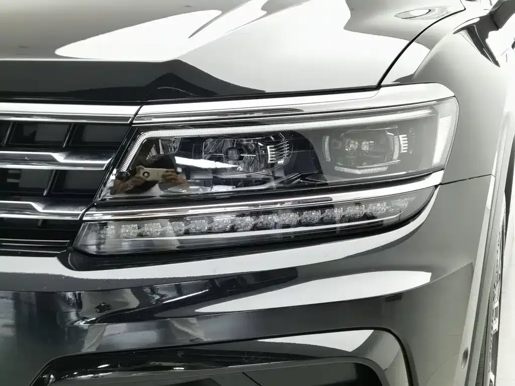 Volkswagen Tiguan L — фото 8