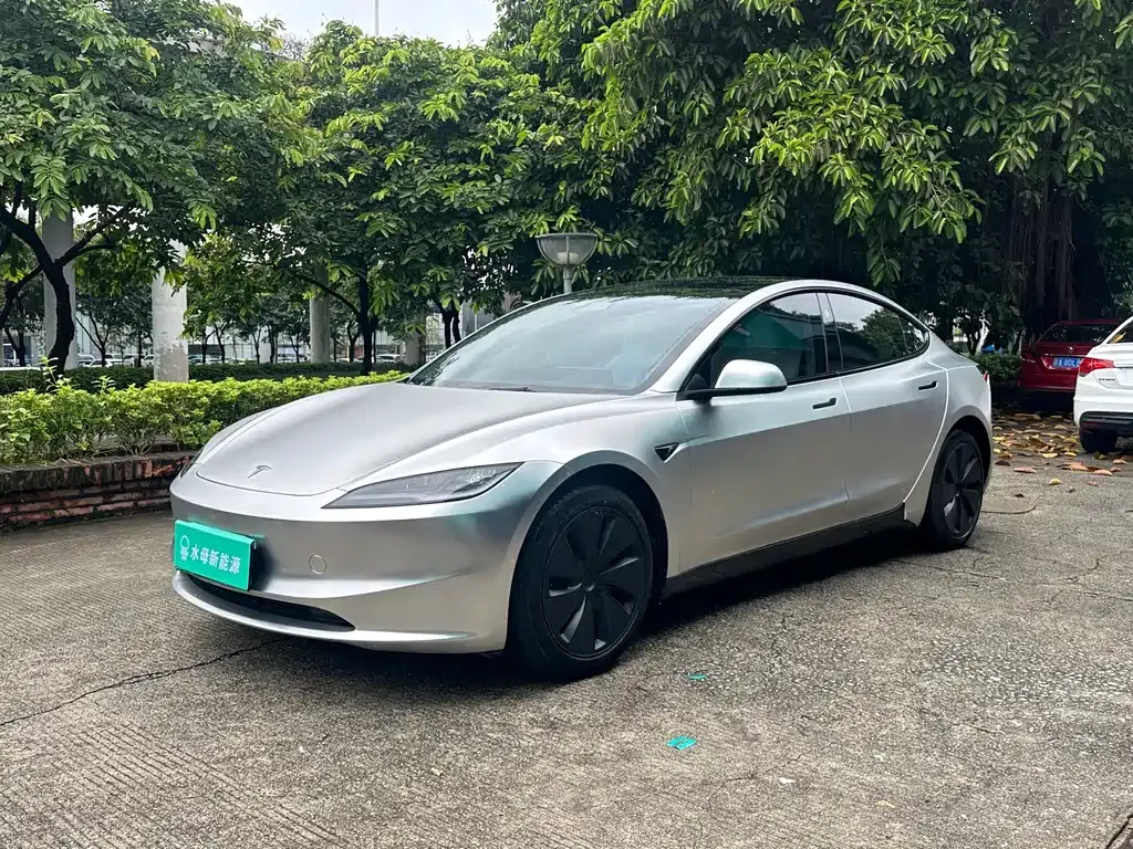Tesla Model 3 — фото 1