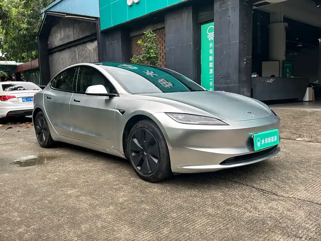 Tesla Model 3 — фото 9