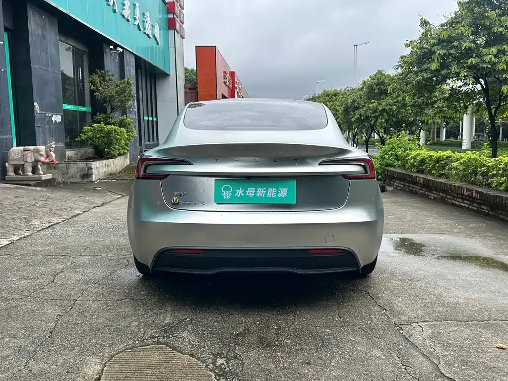 Tesla Model 3 — фото 10