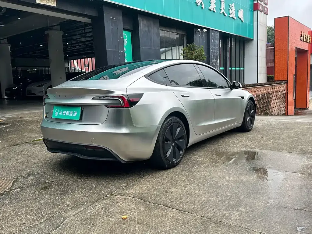 Tesla Model 3 — фото 7