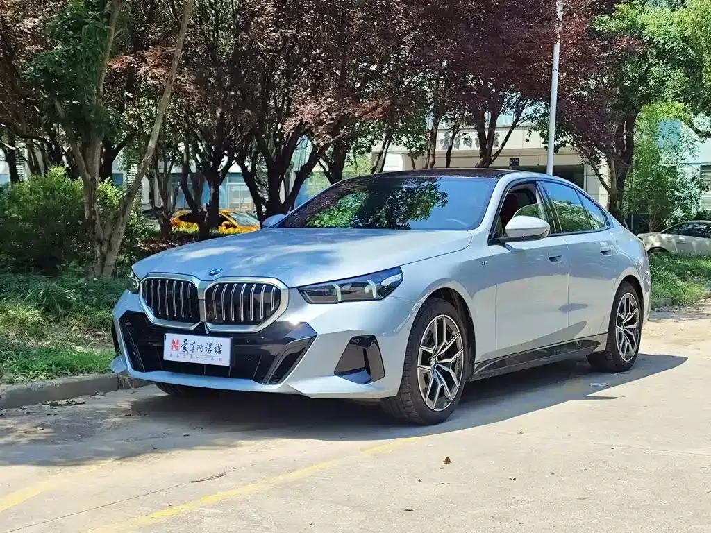 BMW 5 Series (Import) 530i Leading M Sport 1