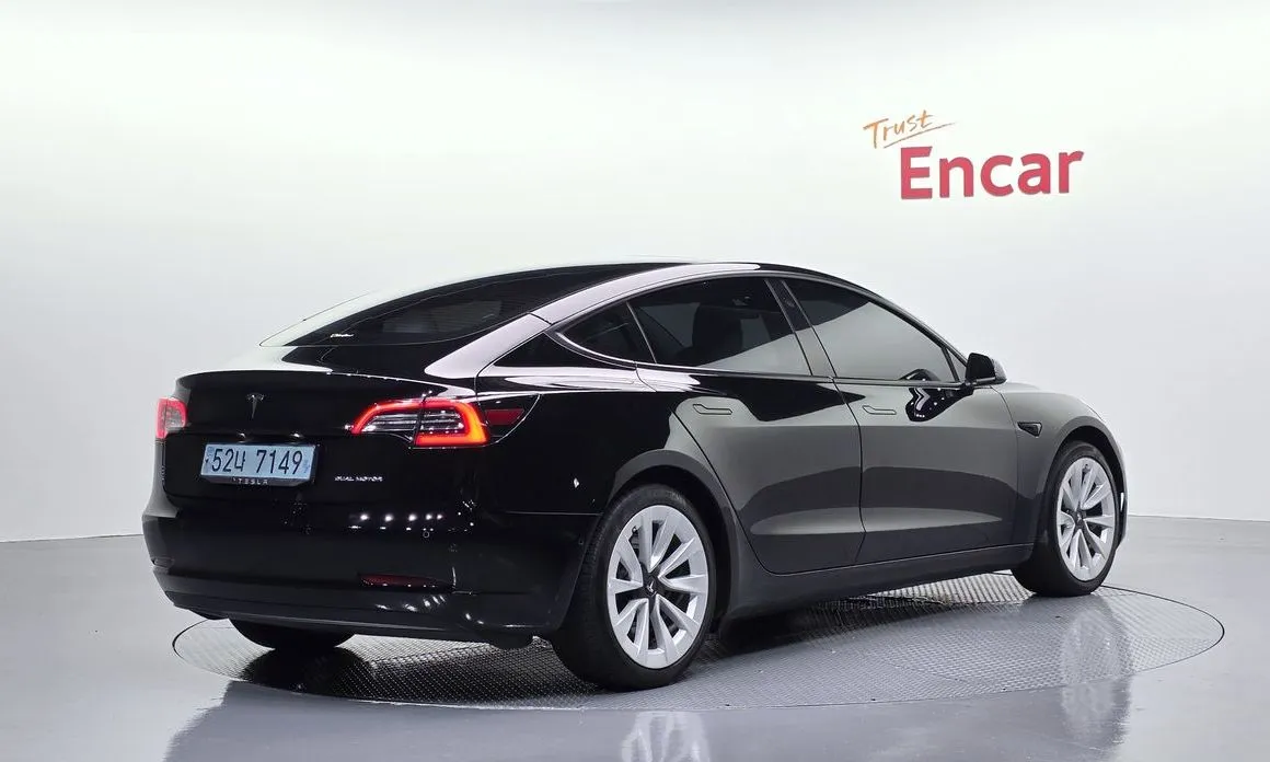Tesla Model 3 — фото 4