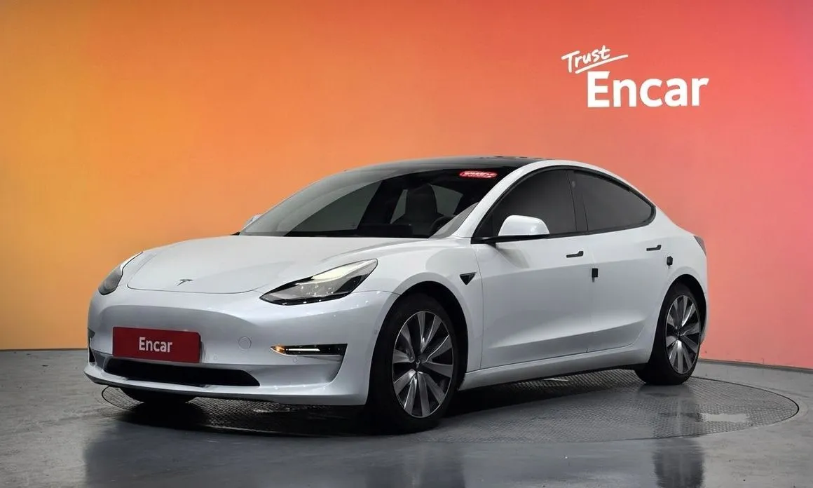 Tesla Model 3 — фото 1