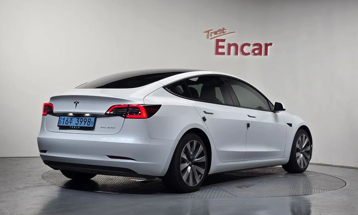 Tesla Model 3 — фото 2