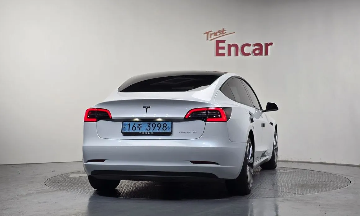 Tesla Model 3 — фото 4