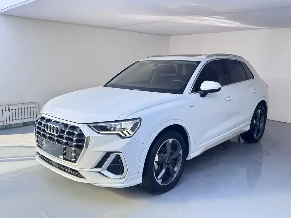 Audi Q3 — фото 1