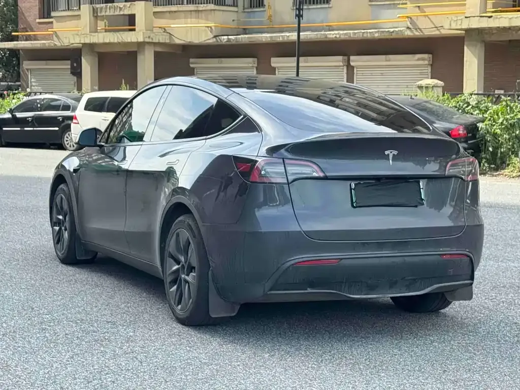 Tesla Model 3 — фото 4