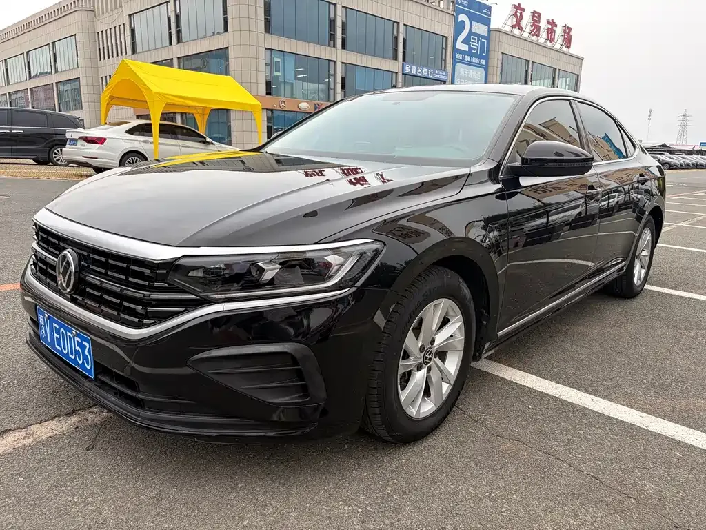 Volkswagen Passat — фото 1