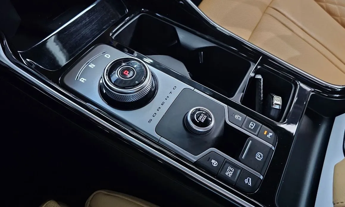 Kia Sorento — фото 8
