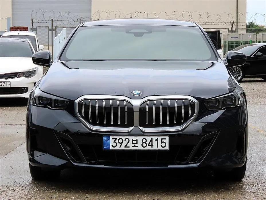 BMW 5-Series — фото 1