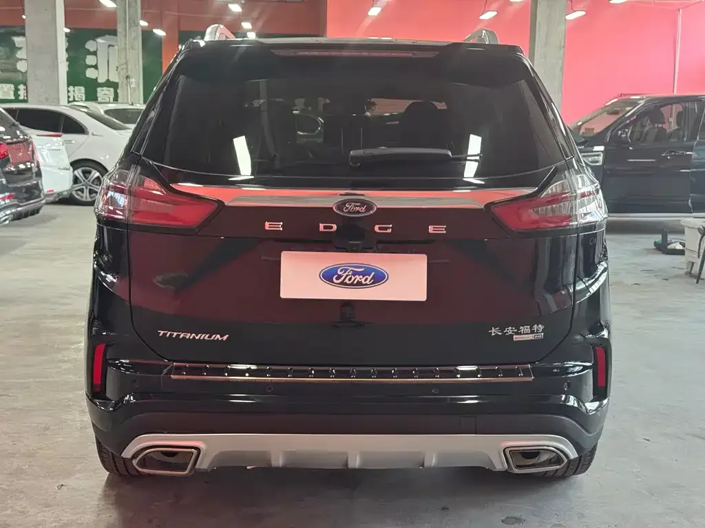 Ford Edge — фото 7
