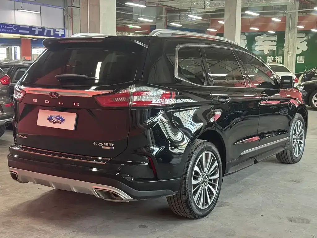 Ford Edge — фото 10