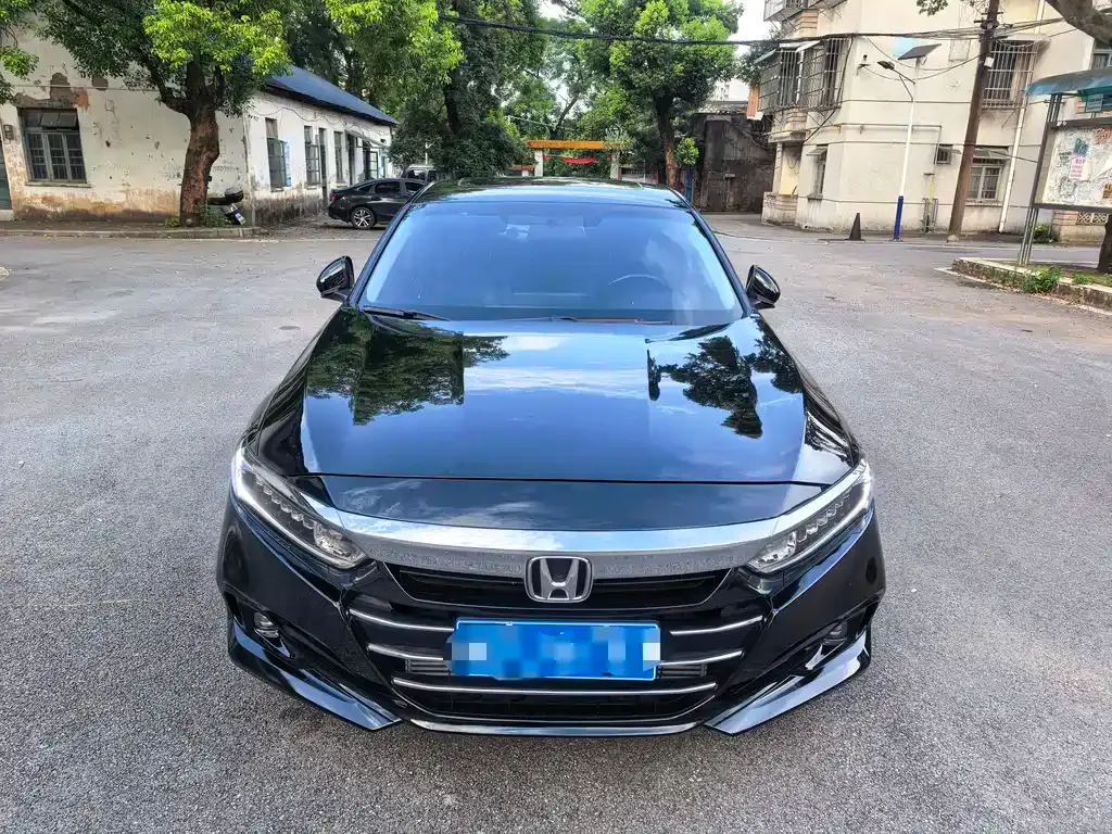 Honda Accord — фото 1