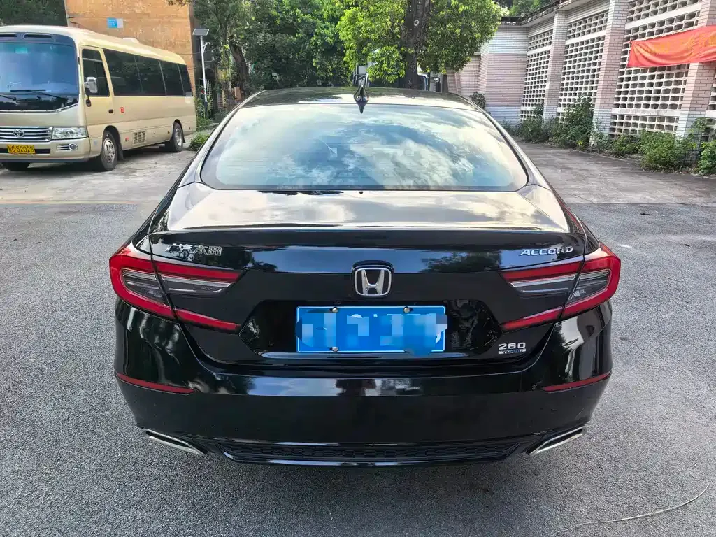 Honda Accord — фото 8