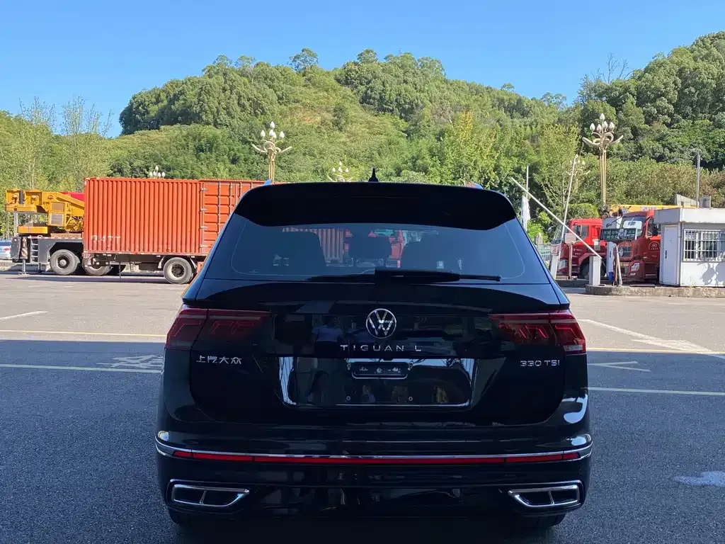 Volkswagen Tiguan L — фото 10