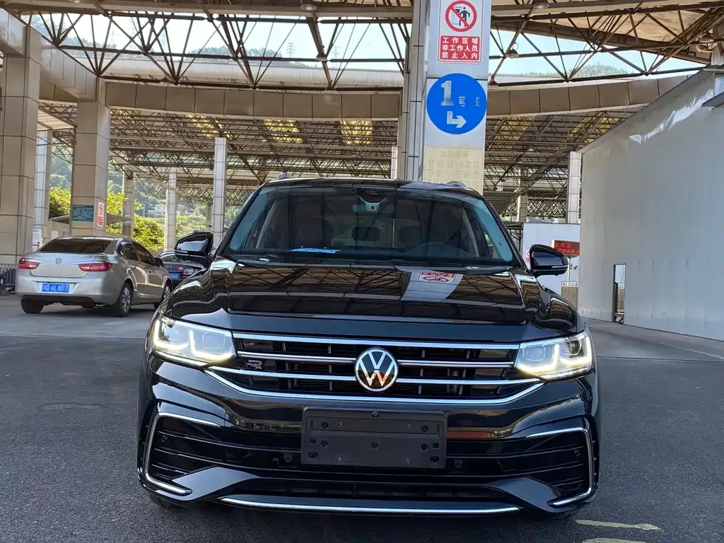 Volkswagen Tiguan L — фото 9