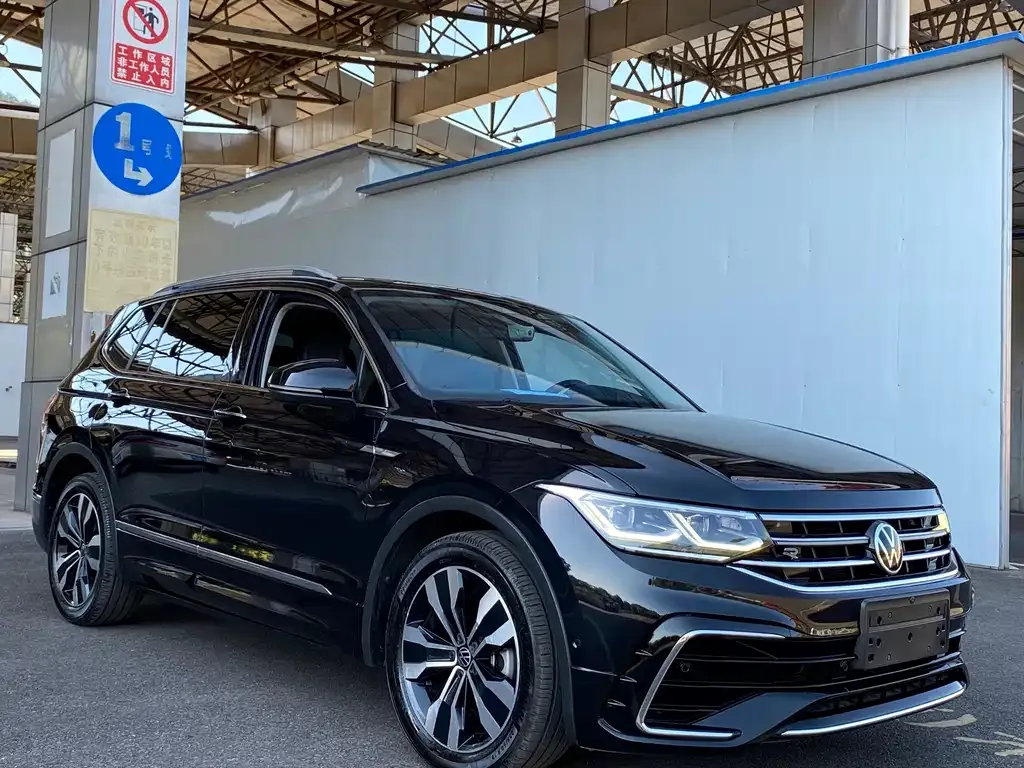 Volkswagen Tiguan L — фото 7