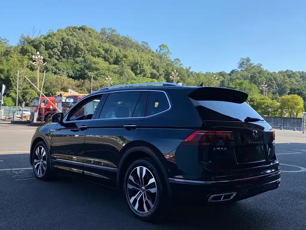 Volkswagen Tiguan L — фото 6