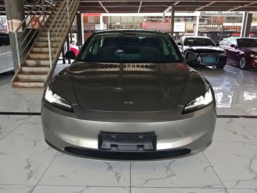 Tesla Model 3 — фото 9