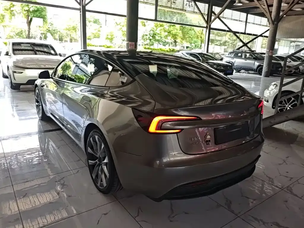 Tesla Model 3 — фото 5