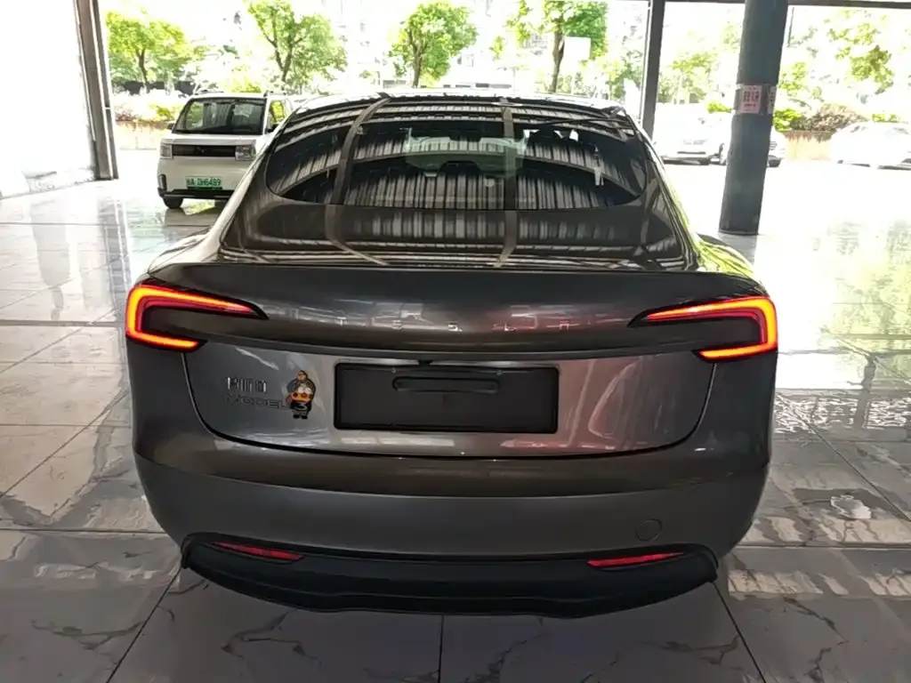 Tesla Model 3 — фото 8