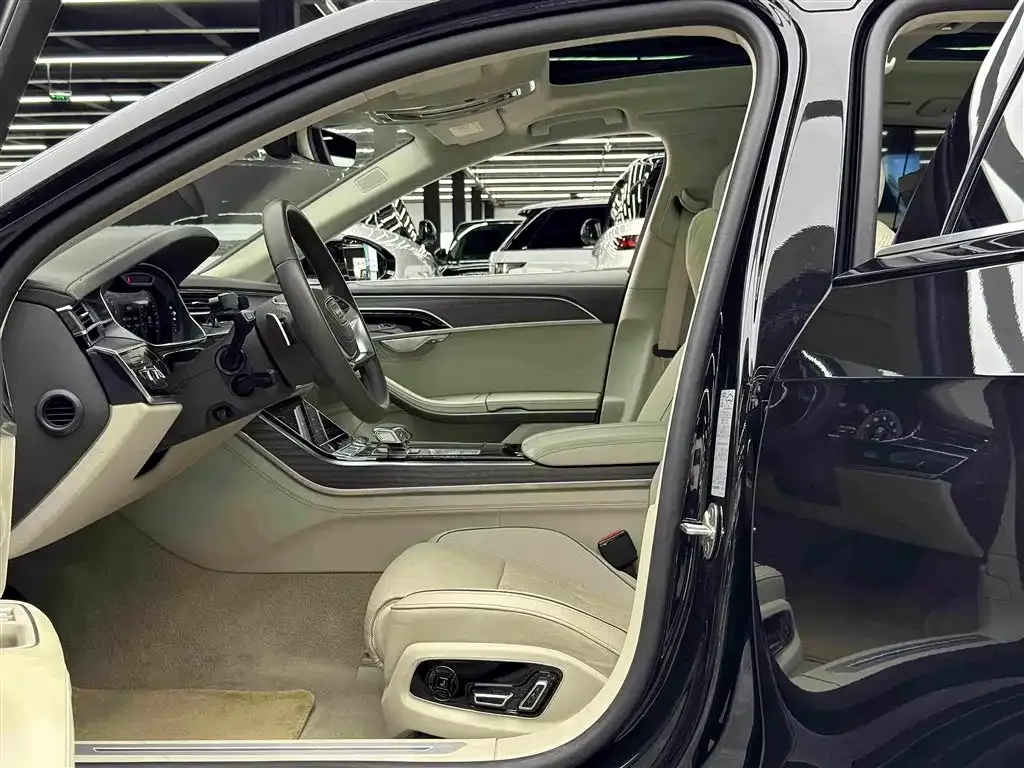 Audi A8 — фото 5