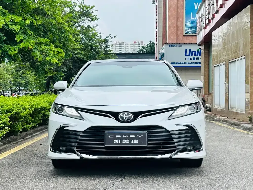 Toyota Camry — фото 4