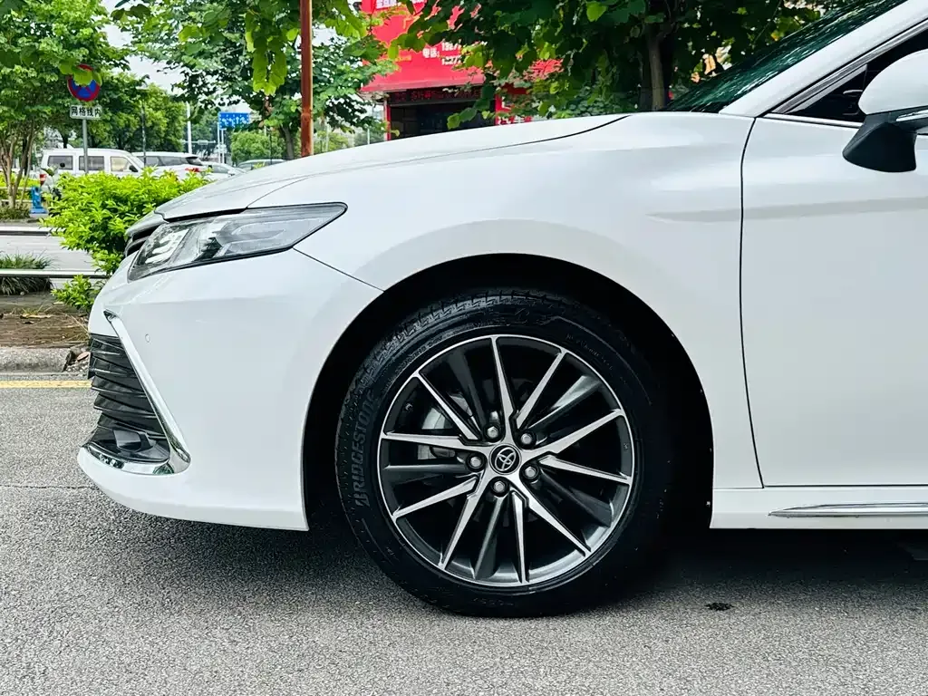 Toyota Camry — фото 5