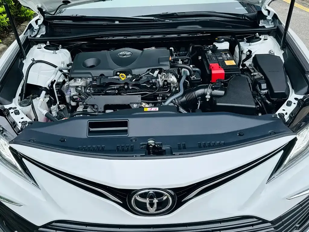 Toyota Camry — фото 6