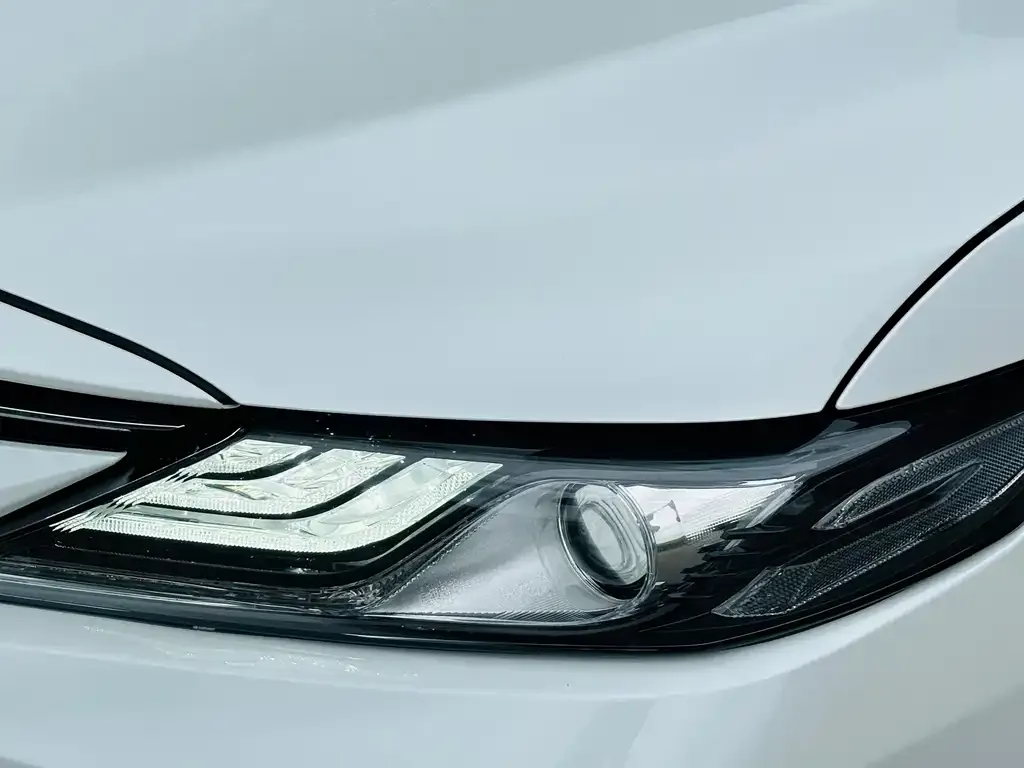 Toyota Camry — фото 2