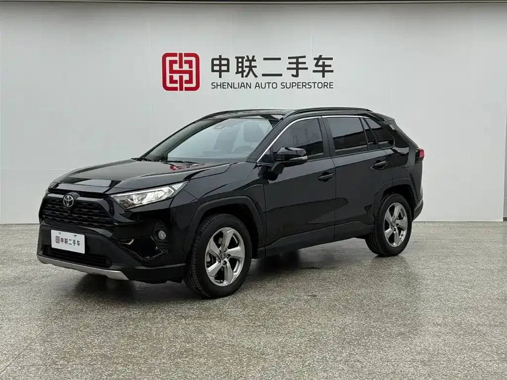 Toyota RAV4 — фото 1