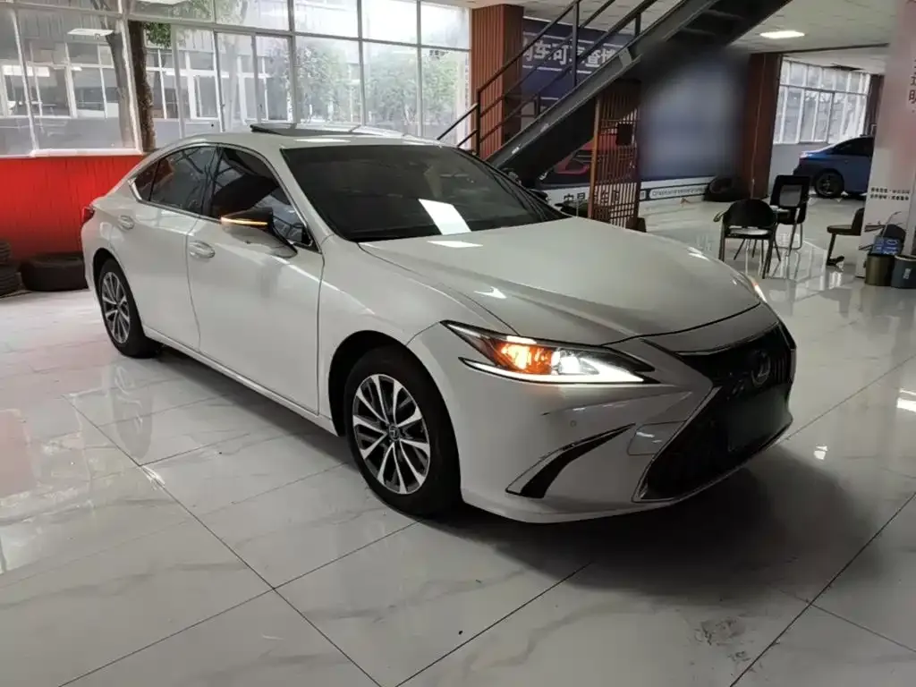 Lexus ES — фото 10