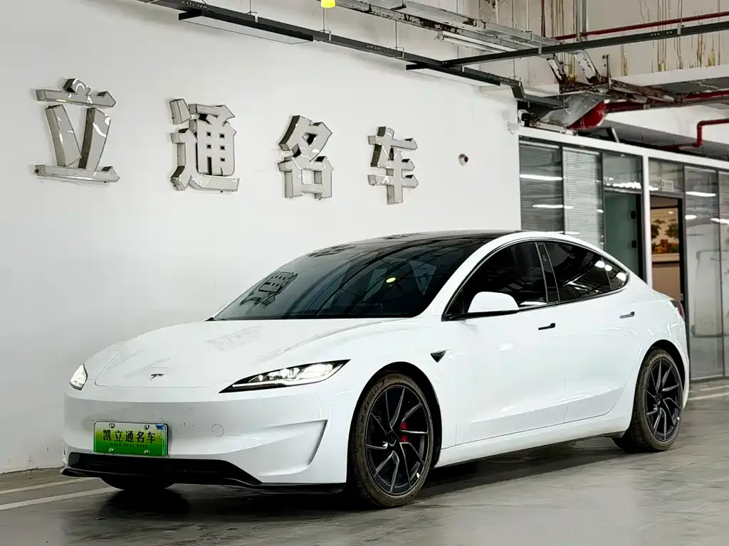 Tesla Model 3 — фото 1