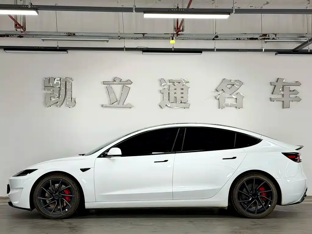 Tesla Model 3 — фото 5