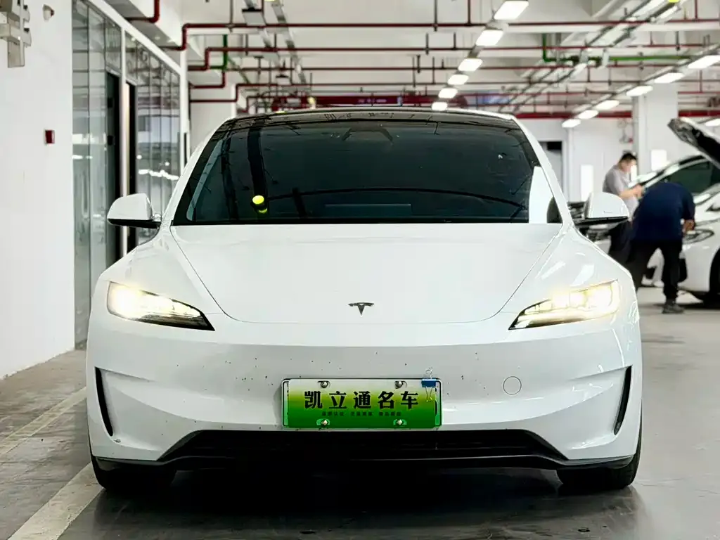 Tesla Model 3 — фото 4