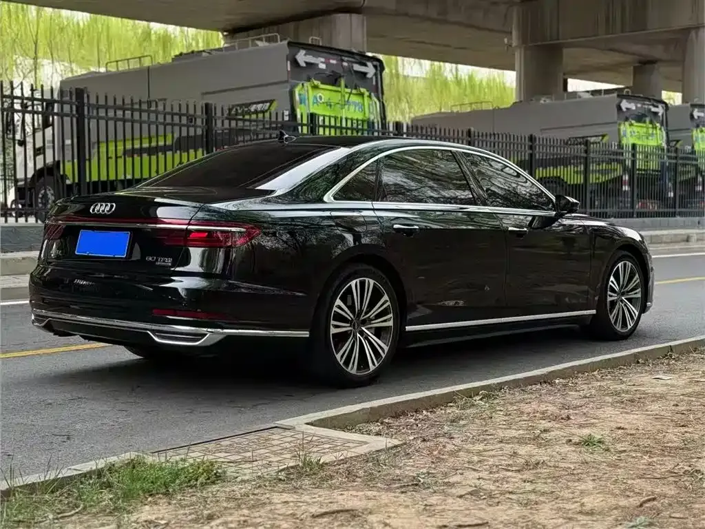 Audi A8 — фото 8