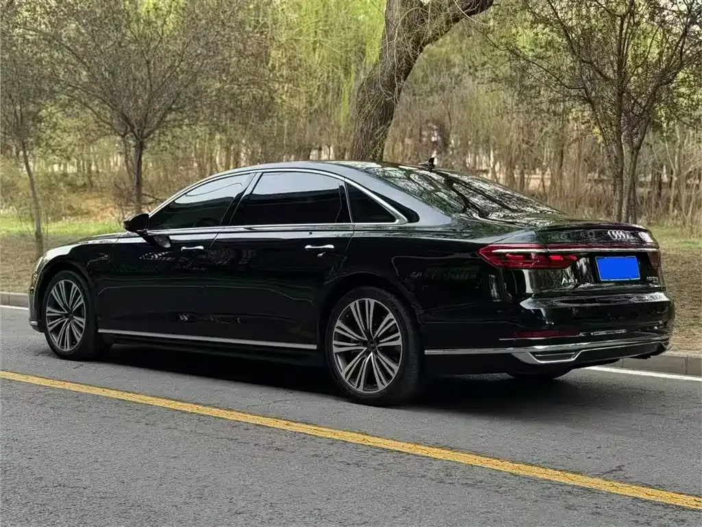 Audi A8 — фото 10