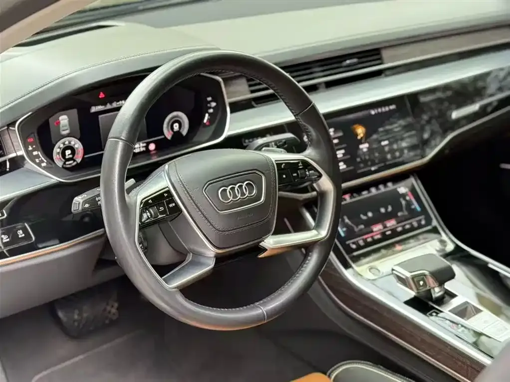 Audi A8 — фото 6