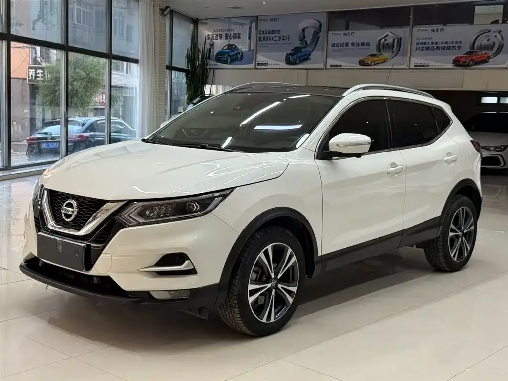 Nissan Qashqai — фото 1