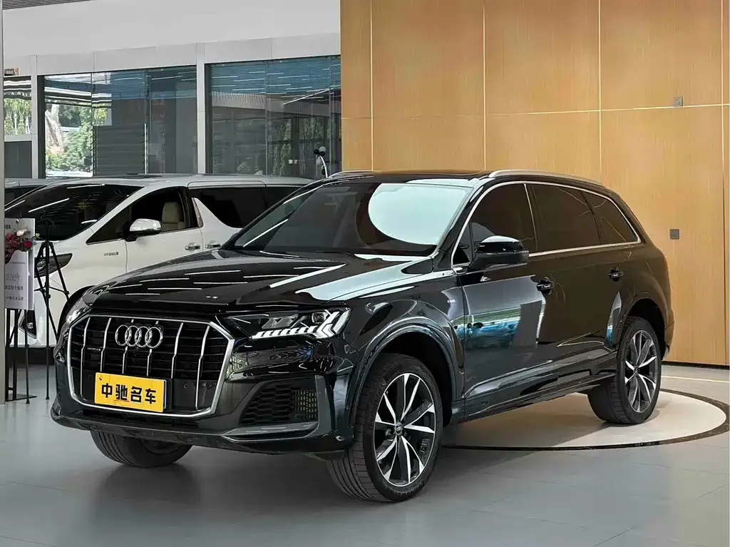 Audi Q7 — фото 1