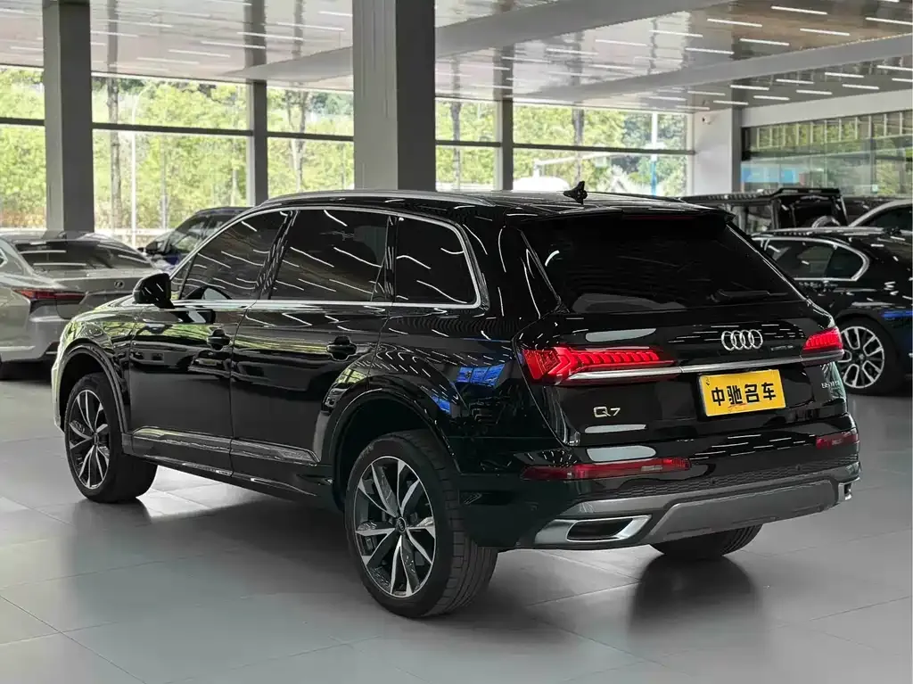 Audi Q7 — фото 5