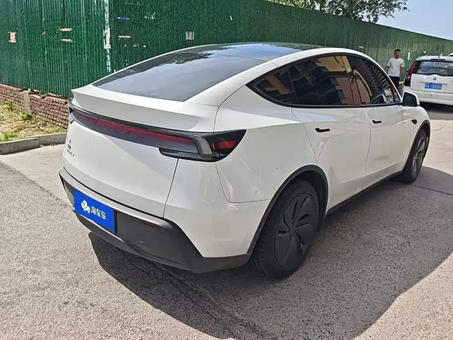 Tesla Model Y — фото 10