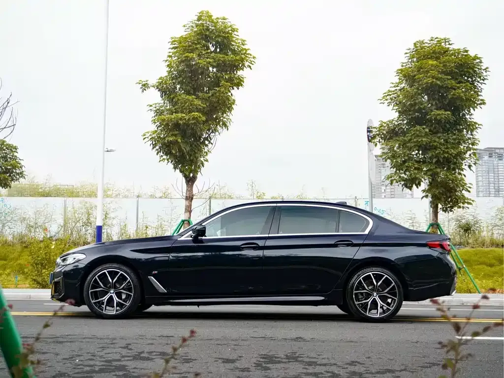 BMW 5 Series — фото 10