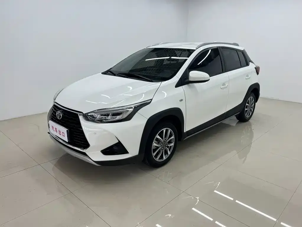 Toyota Yaris L — фото 1